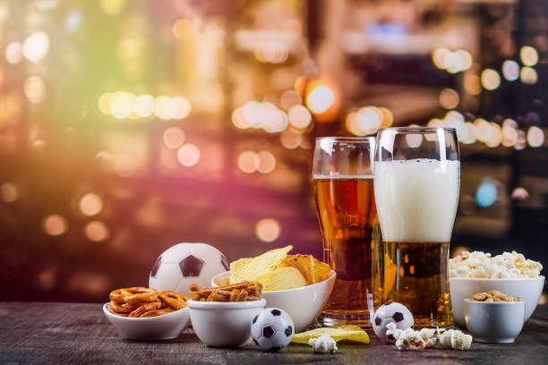 What are some of the top discounts offered during happy hour at Dallas sports bars?